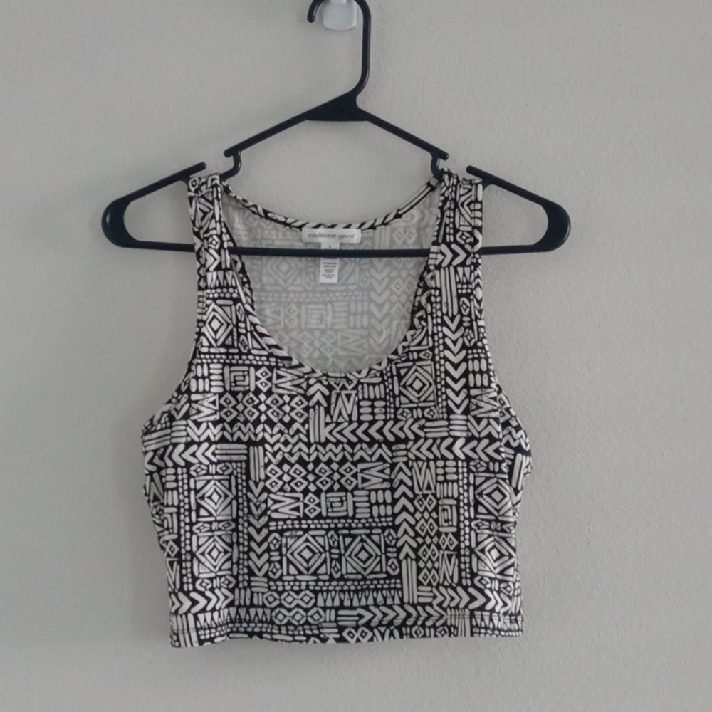Ambiance Apparel size large tribal print crop top